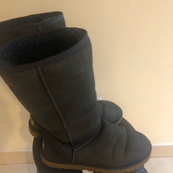 UGG Boots - Picture 4 of 6